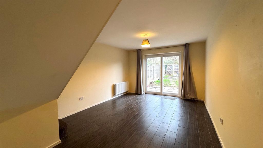 Property photo 2 of 8 Lounge (1) - Copy.Jpg