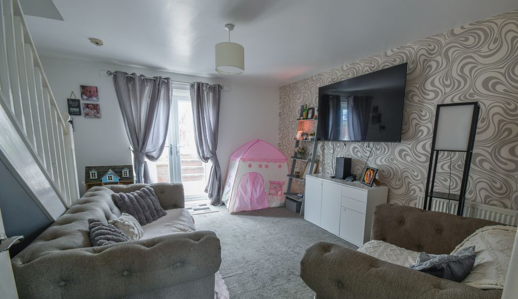 Property photo 2 of 18