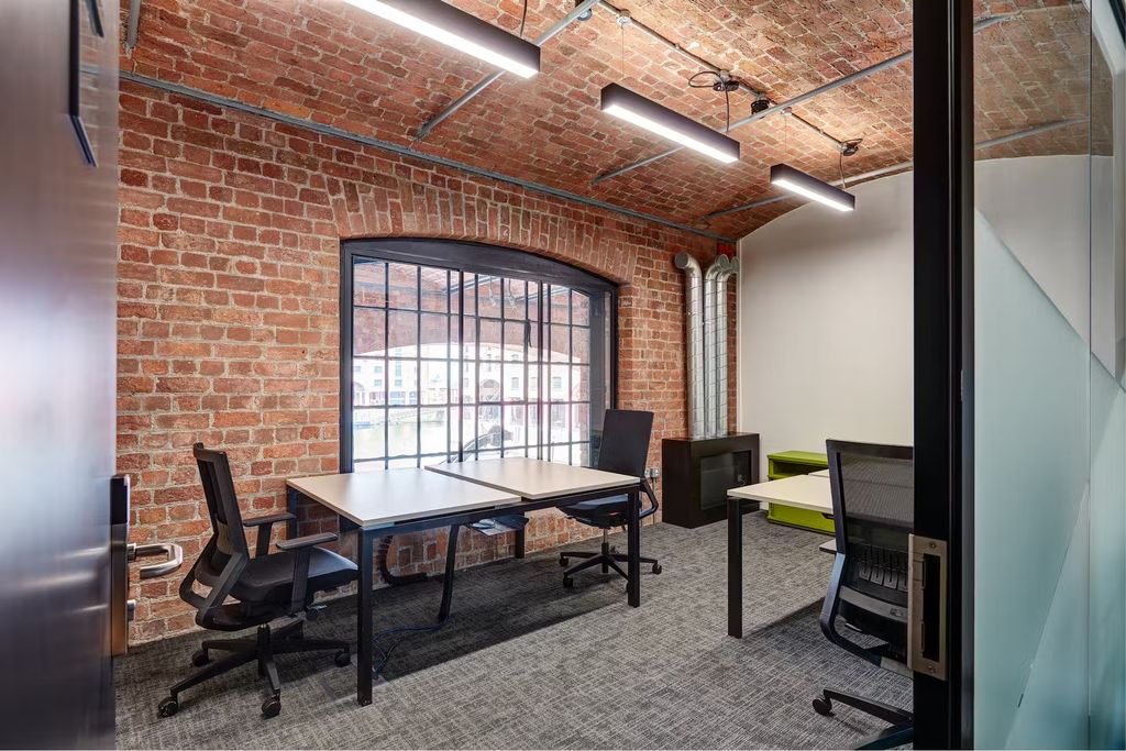 Property photo 1 of 17 Office