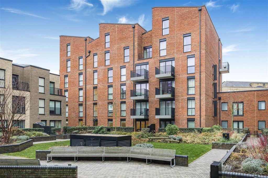 Property photo 1 of 20