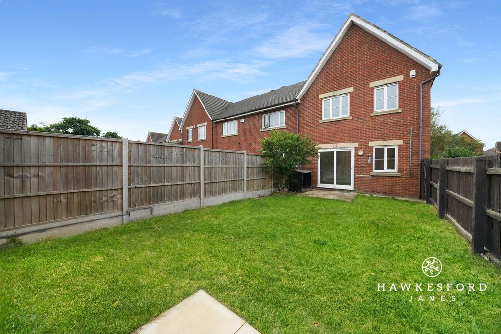Property photo 2 of 15 Anatase Close, Sittingbourne - Garden