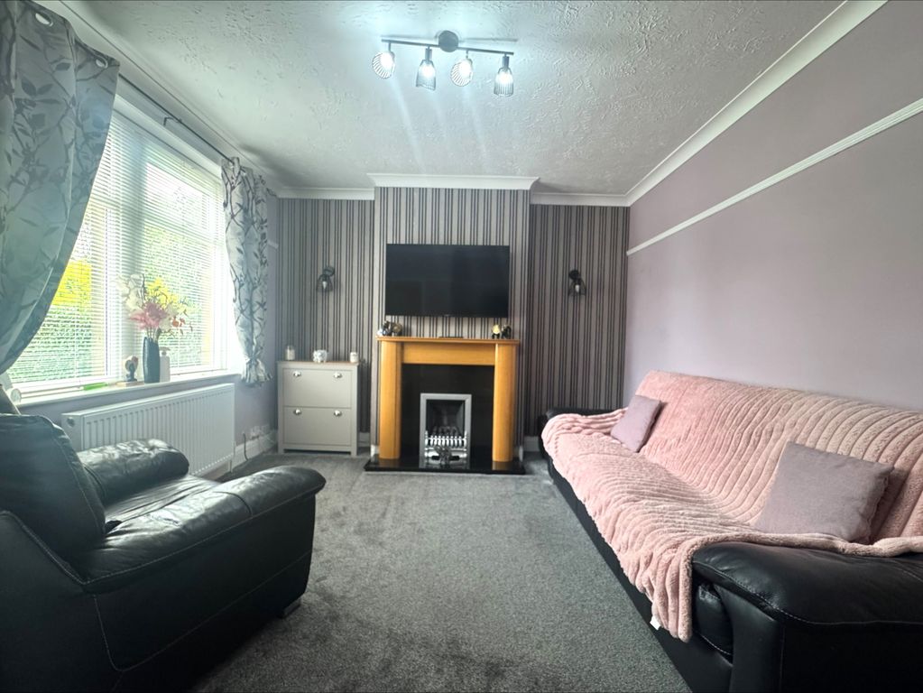 Property photo 2 of 11 Living Room