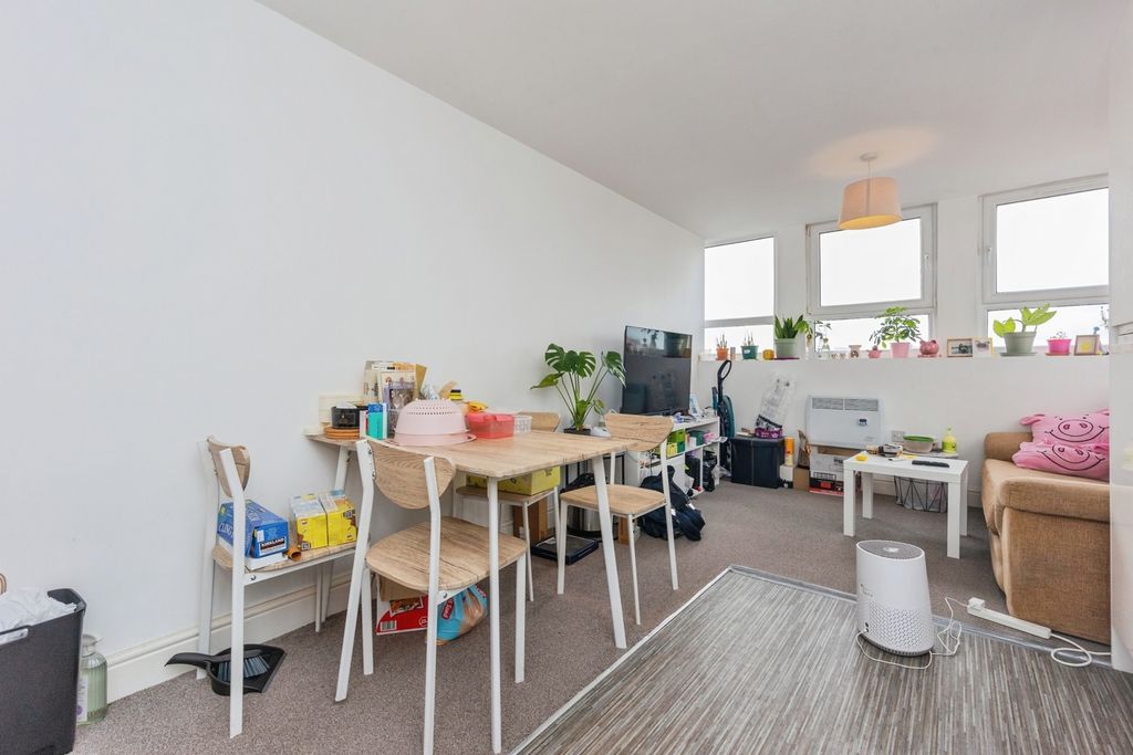 Property photo 3 of 17 Photo