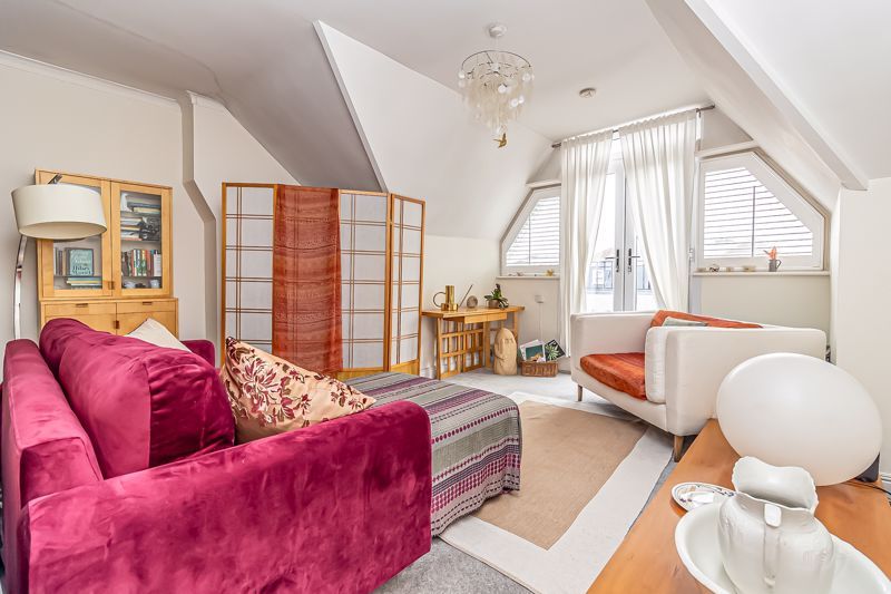 Property photo 2 of 24 .