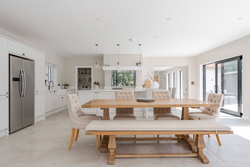 Property photo 2 of 30