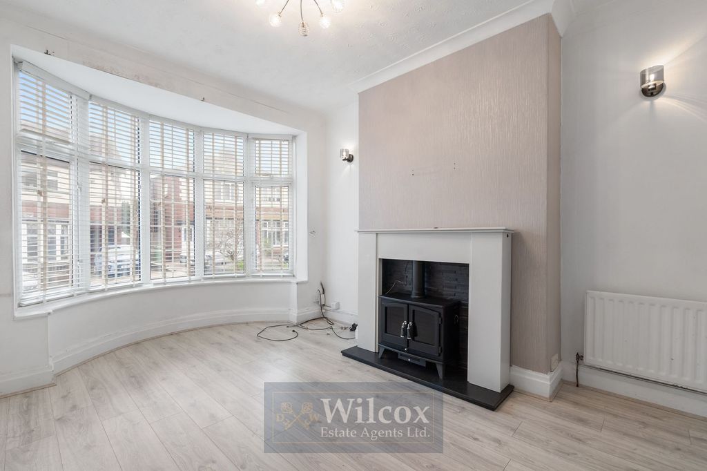 Property photo 2 of 23