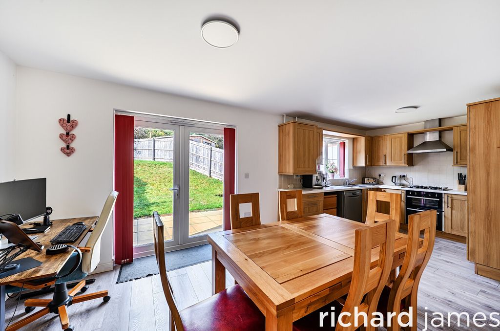 Property photo 2 of 20 0Fe565d0Caac49A8A06A506Bd8Fa736d