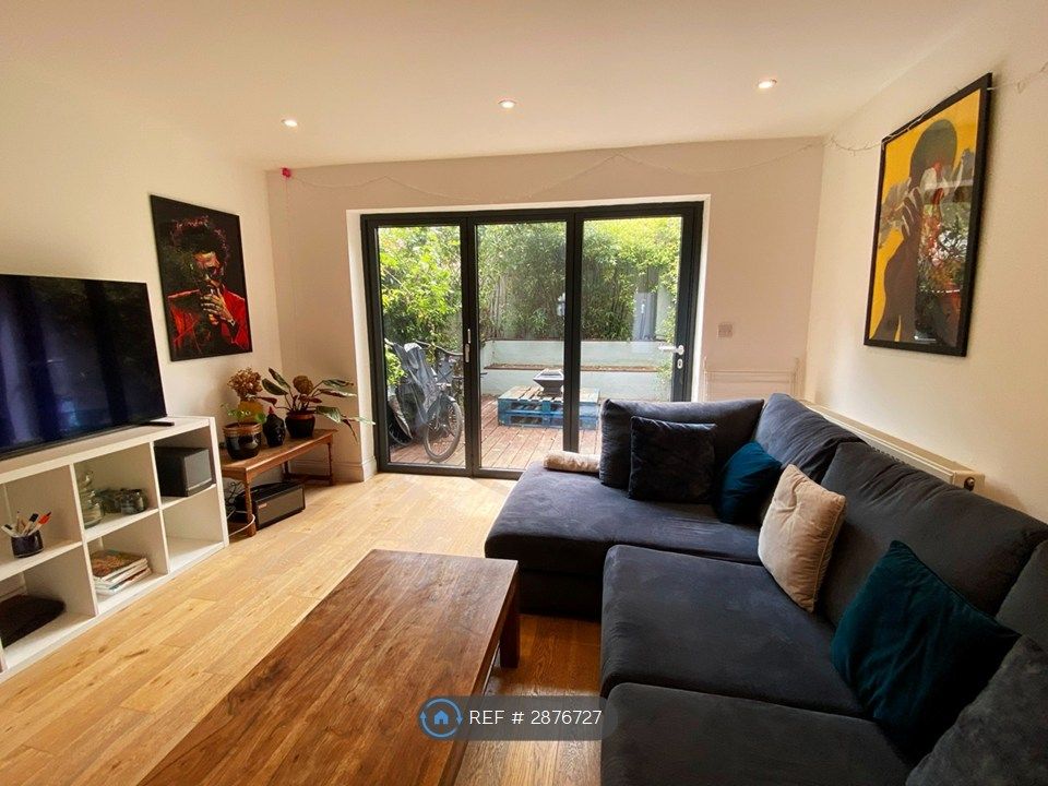 Property photo 2 of 12 Living Room