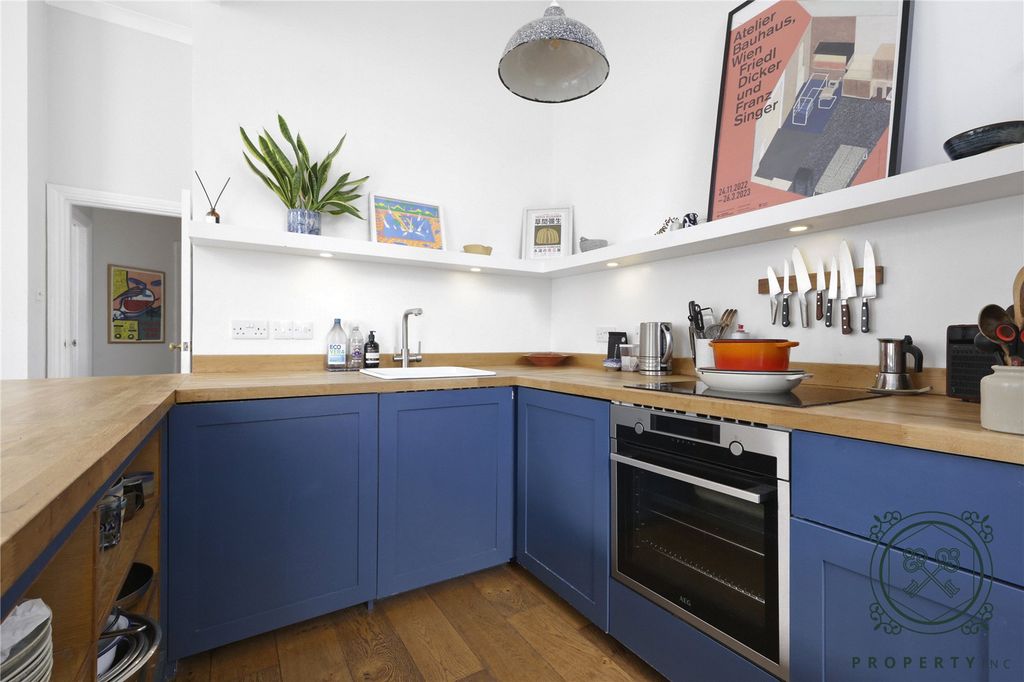 Property photo 3 of 13 Kitchen