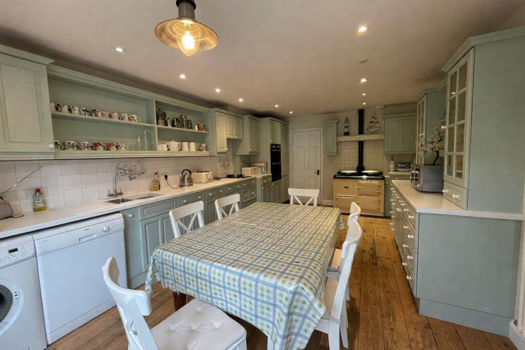 Property photo 3 of 11