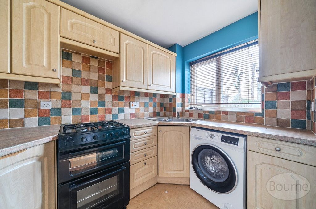 Property photo 3 of 21 Picture No. 12