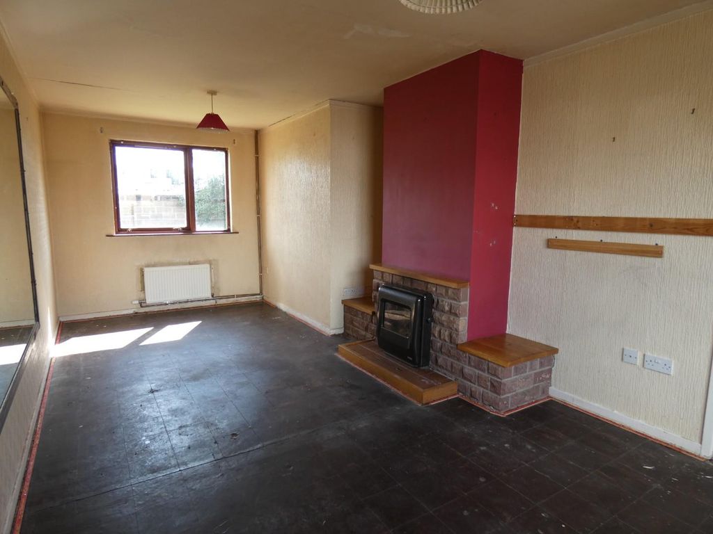 Property photo 3 of 21 Living/Dining Room