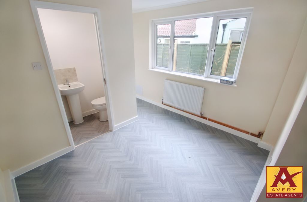 Property photo 3 of 18 Breakfast Room