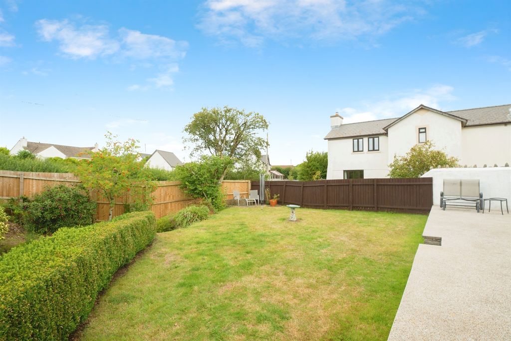 Property photo 2 of 23