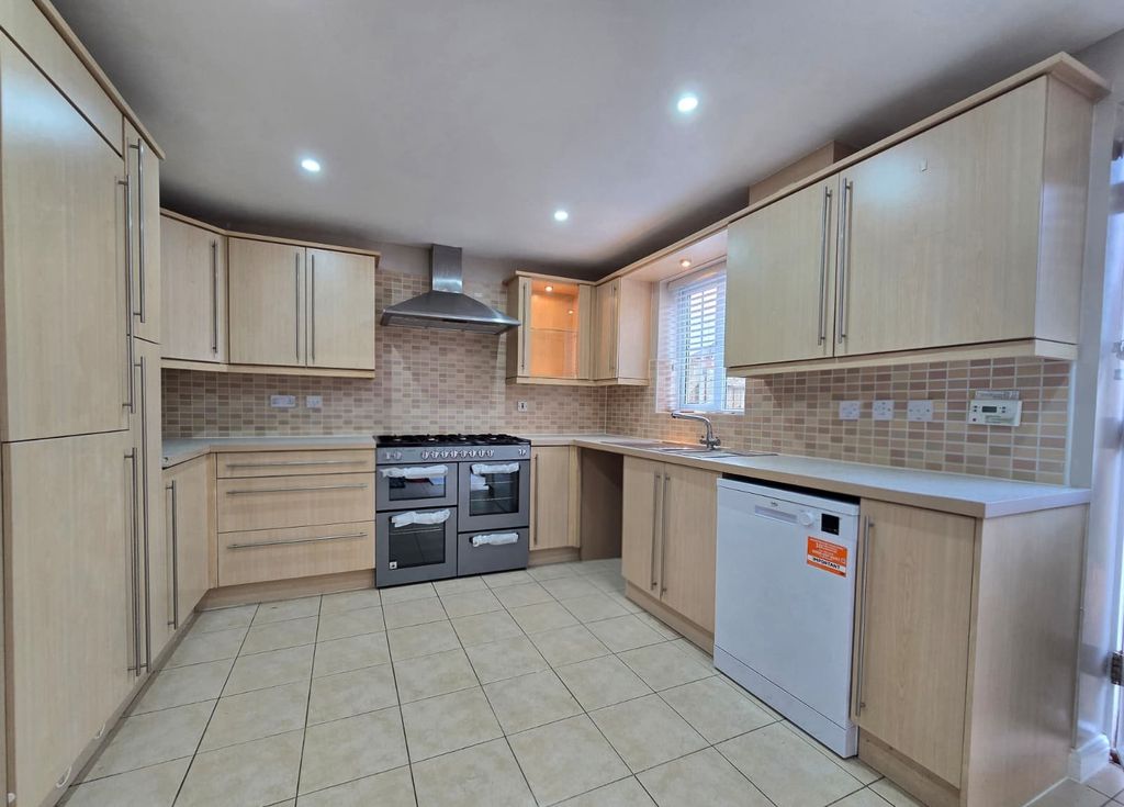 Property photo 2 of 13 Kitche