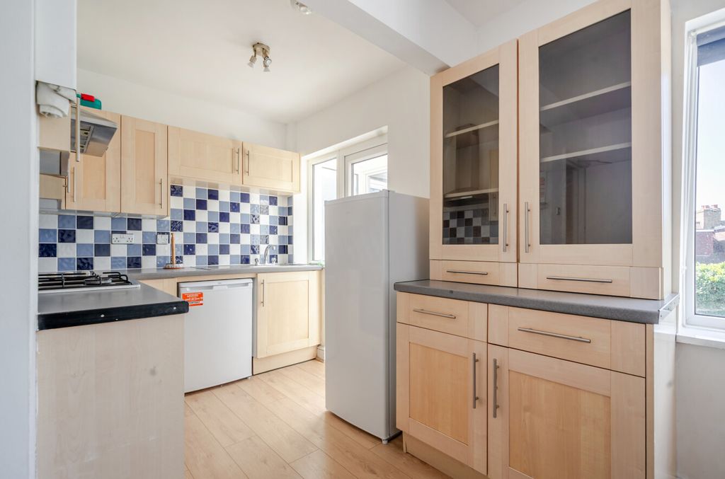Property photo 3 of 15 1485834-22-6A428B...