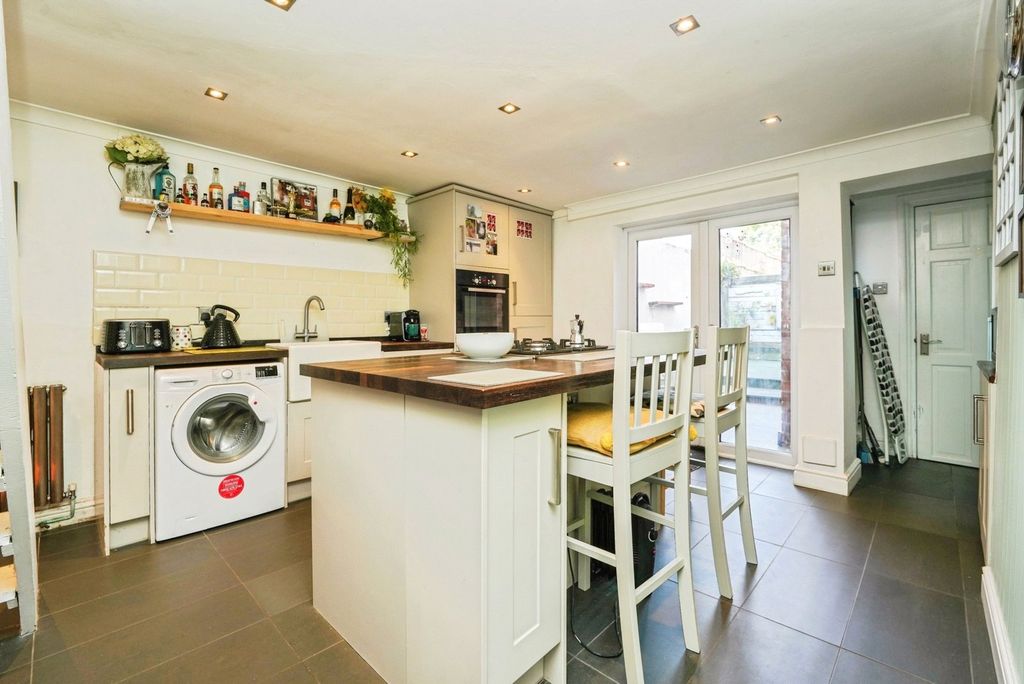 Property photo 2 of 17 Kitchen
