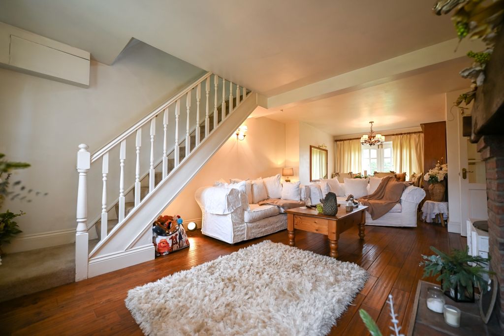 Property photo 2 of 25 Cleveland View Ewemove Picton-2