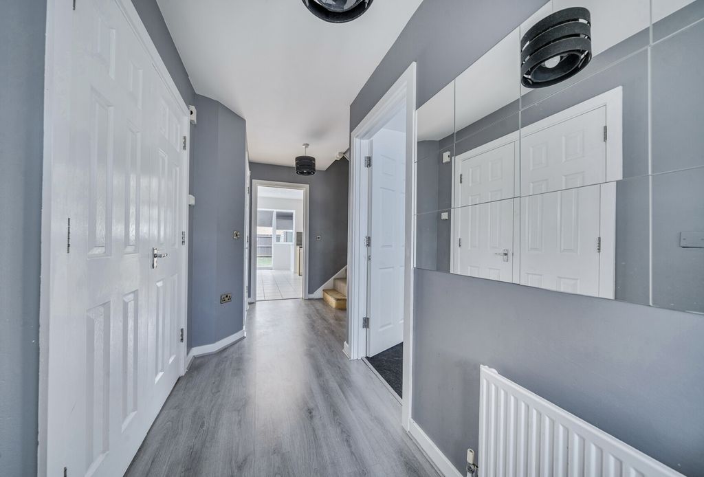 Property photo 3 of 14 1327366-11-6878Ef...