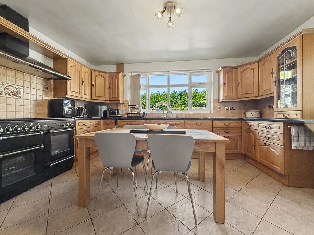 Property photo 2 of 39