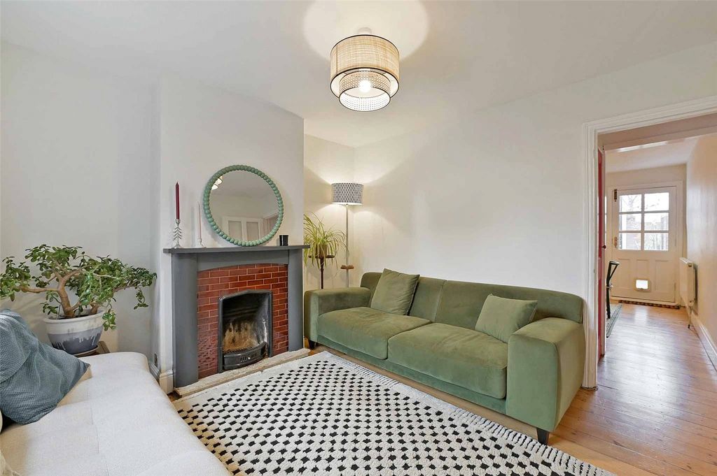 Property photo 3 of 15 Sitting Room