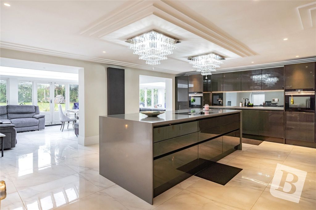 Property photo 2 of 26 Kitchen