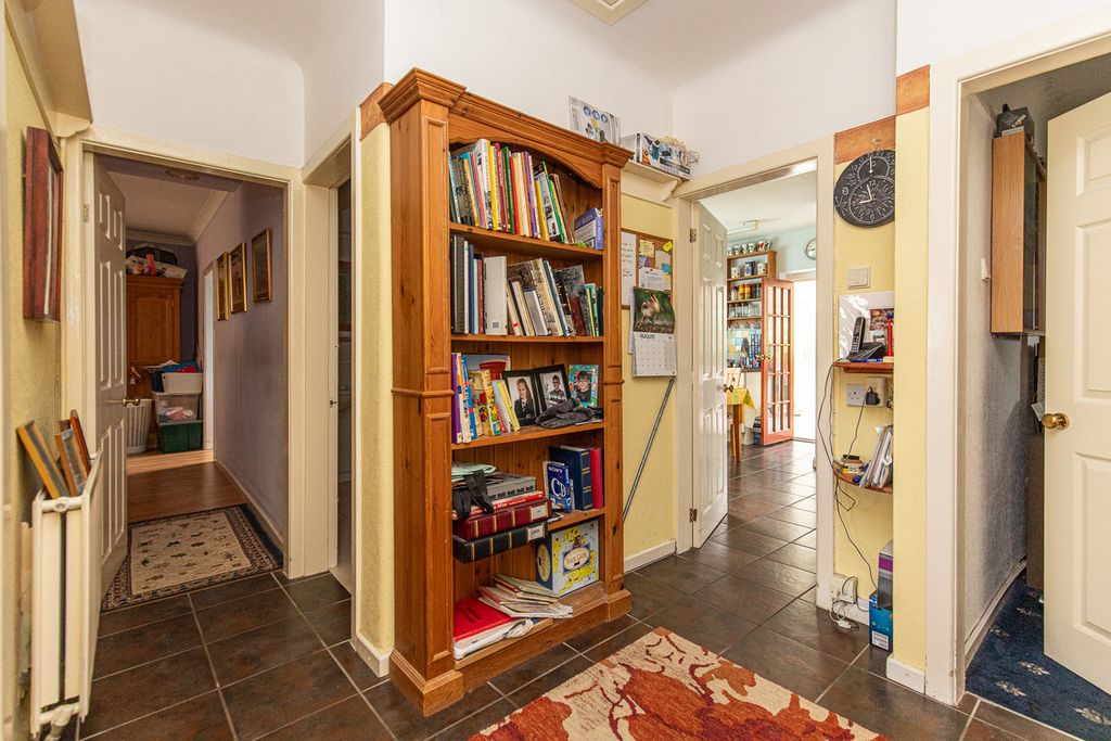 Property photo 2 of 30