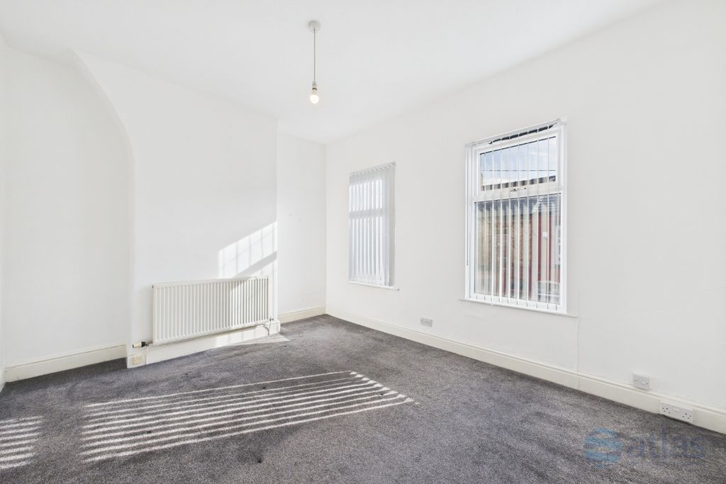 Property photo 3 of 16 Bedroom