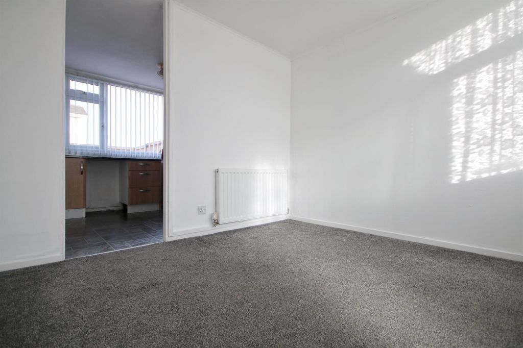 Property photo 3 of 14 Dining Room