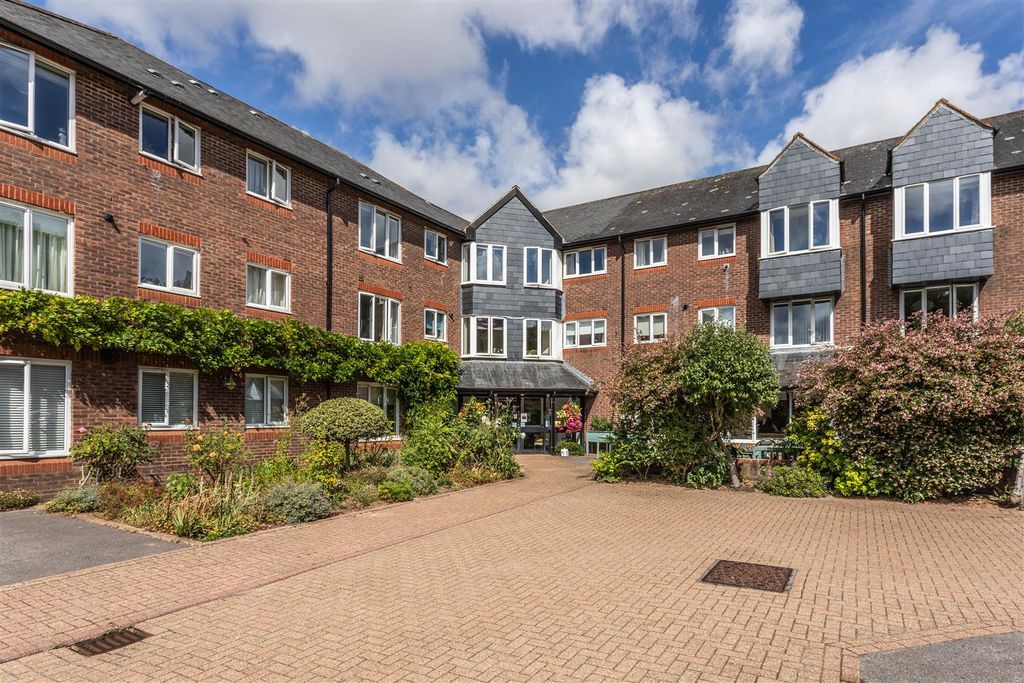 Property photo 1 of 19 34 Greyfriars Court2.Jpg