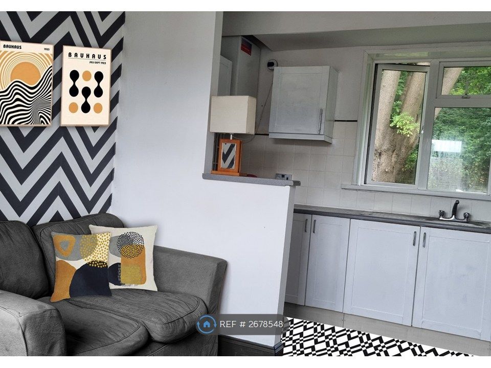 Property photo 1 of 11 Shared Sitting Room & Kitchen