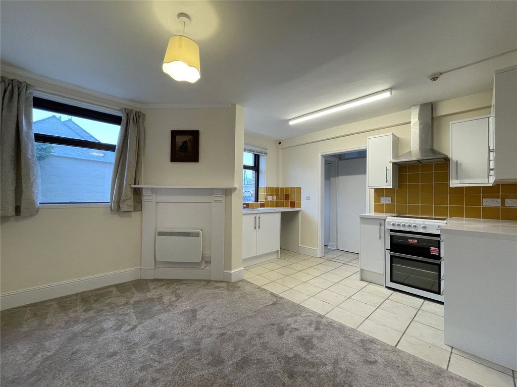 Property photo 3 of 6 Picture No. 12