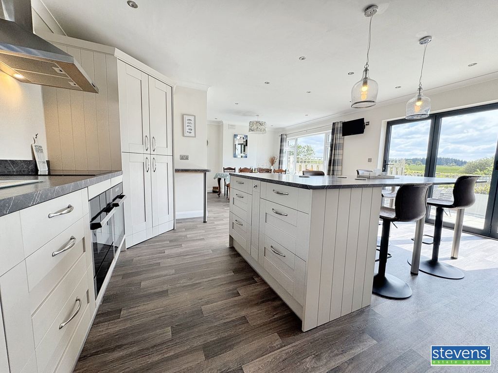 Property photo 2 of 27 Image00025