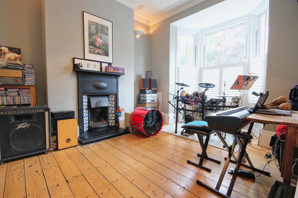 Property photo 3 of 43 Sitting Room