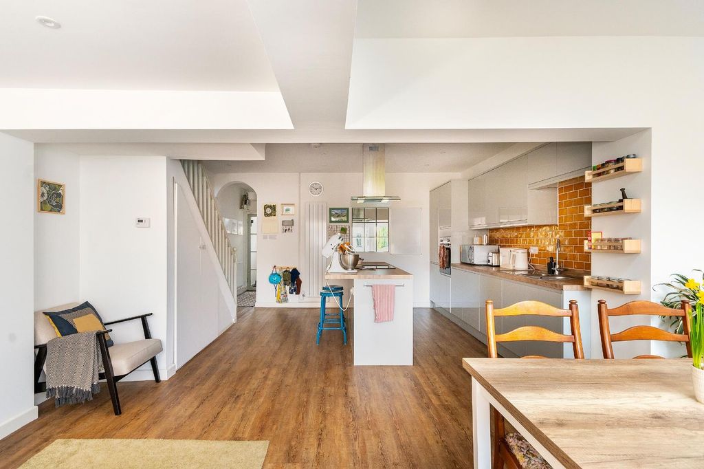 Property photo 1 of 24 2W0Sen - Kitchendiner J.Jpg