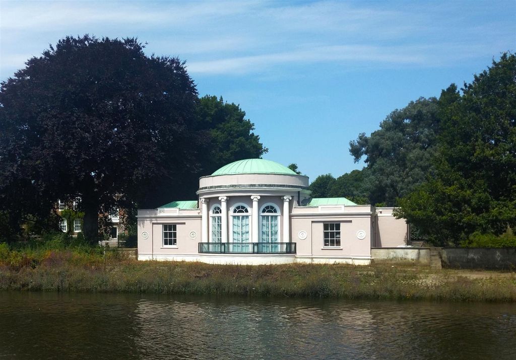 Property photo 2 of 23 From The Thames