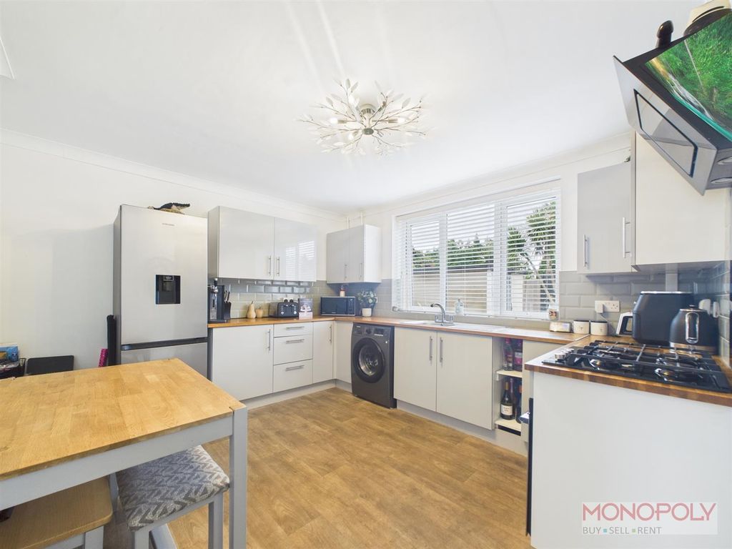 Property photo 3 of 19 Cam03815G0-Pr0343-Still004.Jpg