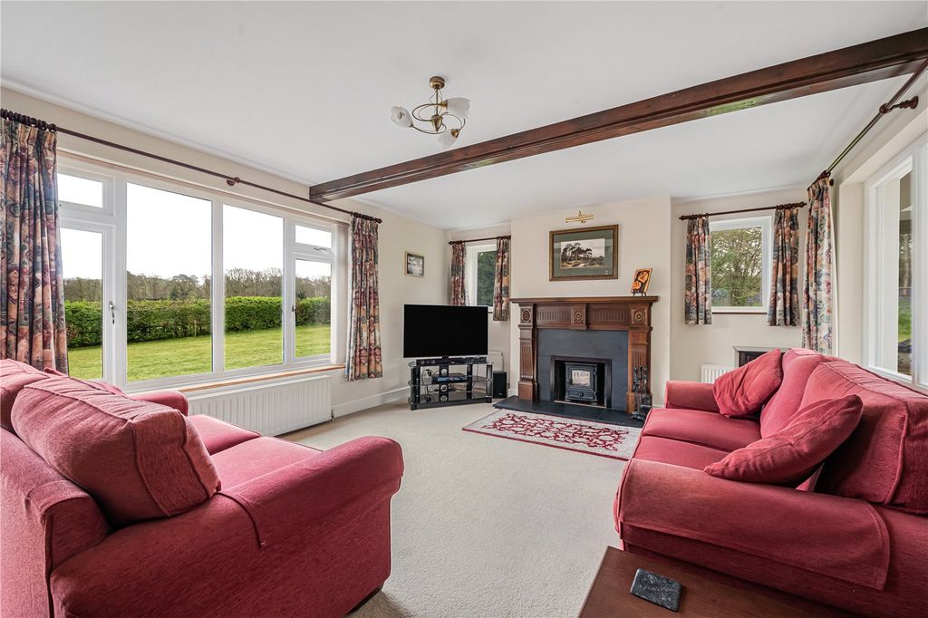 Property photo 3 of 28 Sitting Room