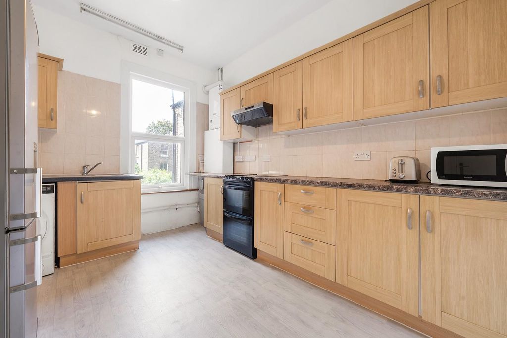 Property photo 3 of 10 Kitchen.Jpg