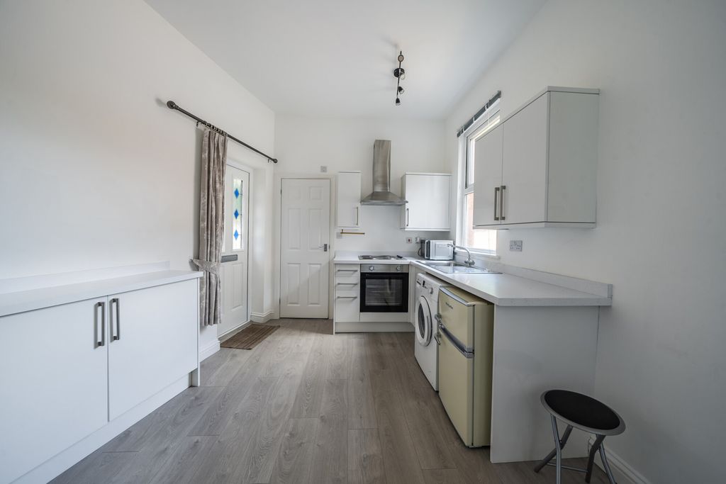 Property photo 3 of 13 1316162-12-686696...