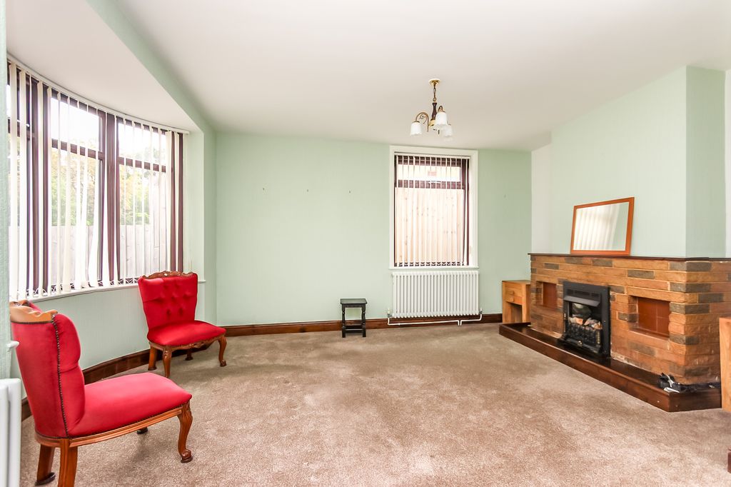 Property photo 3 of 16 Lounge