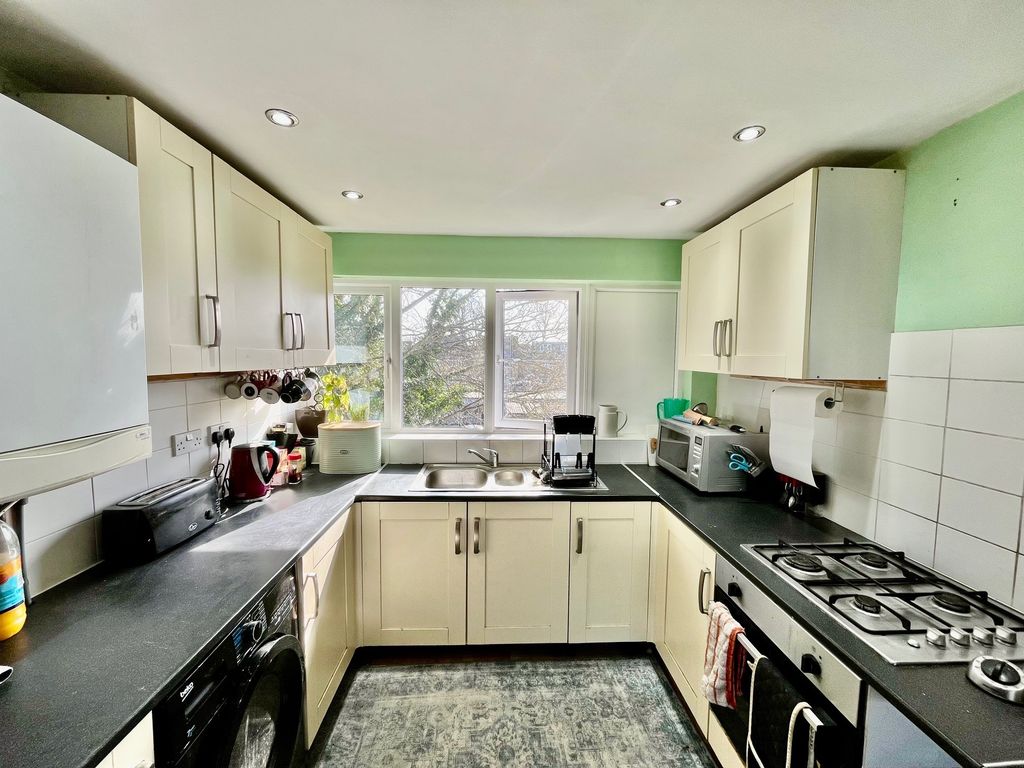 Property photo 3 of 7 Kitchen