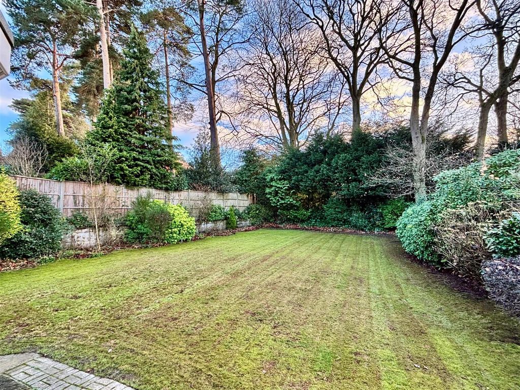 Property photo 2 of 18 Garden.Jpg