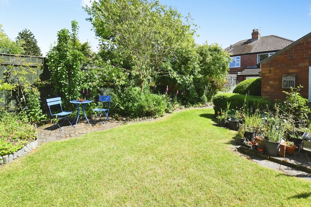 Property photo 3 of 21 Gardens