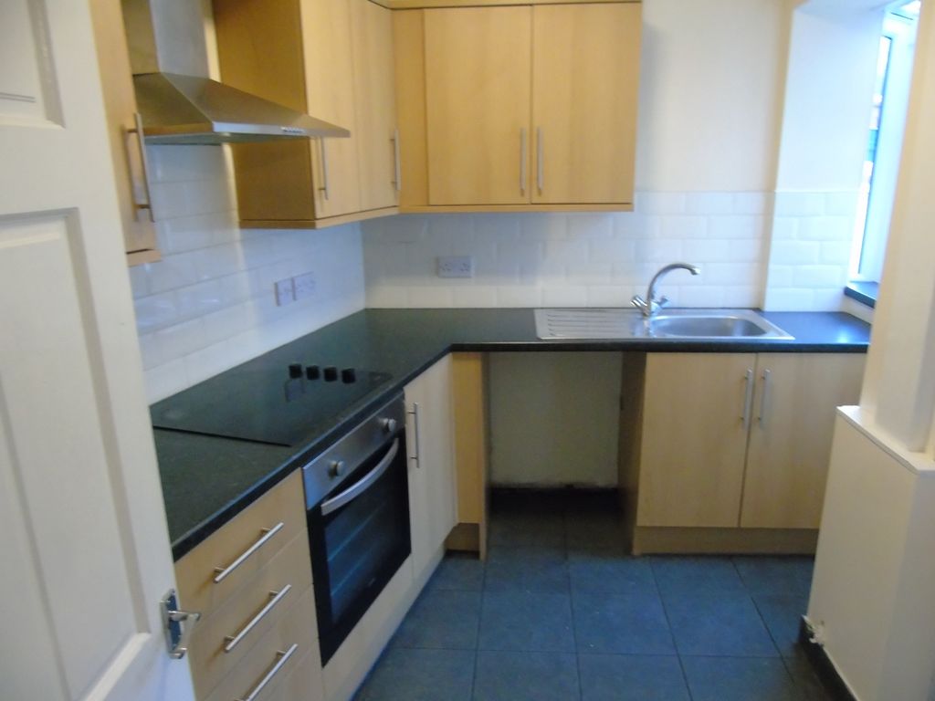 Property photo 3 of 8 Kitchen