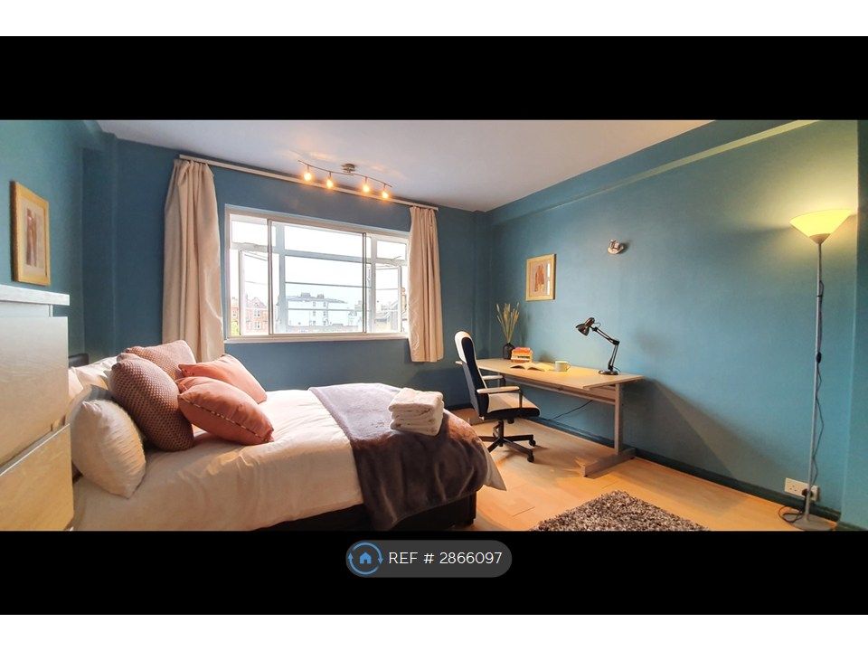 Property photo 2 of 10 Double Bedroom 1