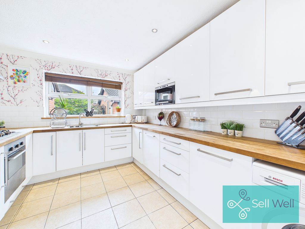 Property photo 3 of 32 Kitchen