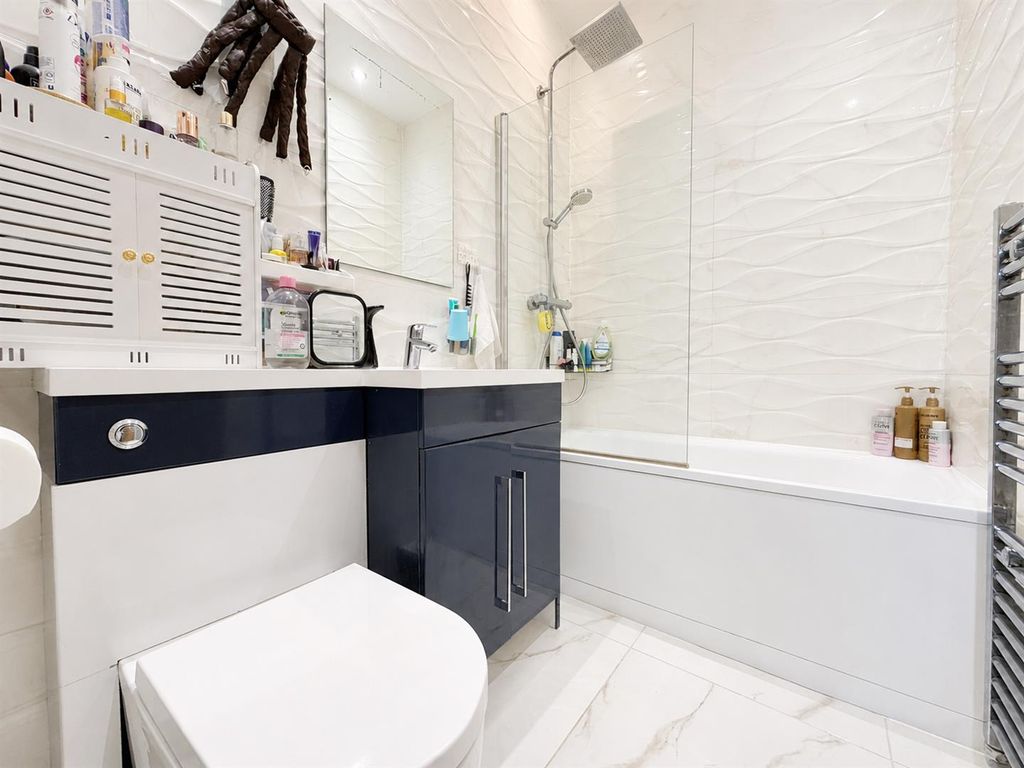 Property photo 2 of 5 Bathroom/ WC