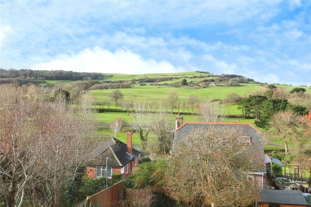 Property photo 2 of 20 Picture No. 17