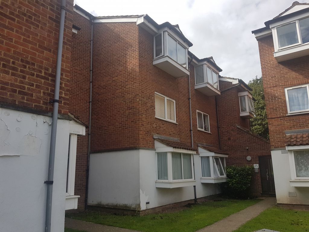 Property photo 1 of 5 One Bedroom Ground Floor Flat